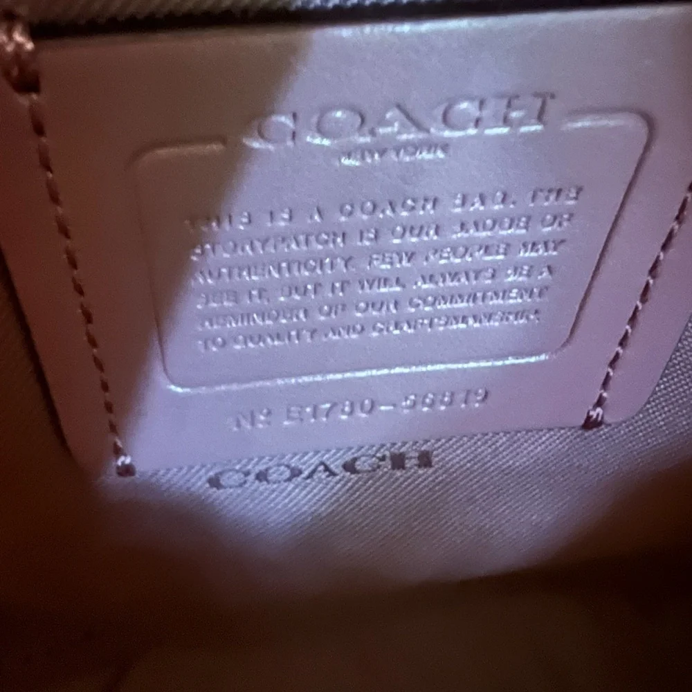 Authentic Coach leather crossbody-handbag - Picture 6 of 10